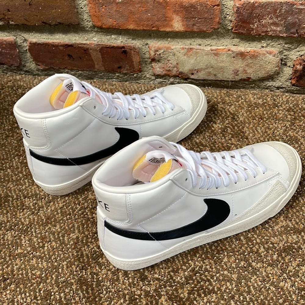 Nike women’s Blazers, Mid ‘77, size 9